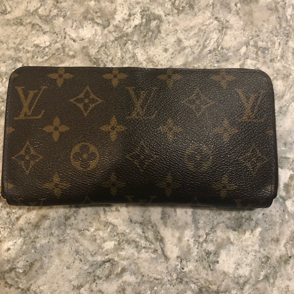 Louis Vuitton Monogram Zippy Wallet